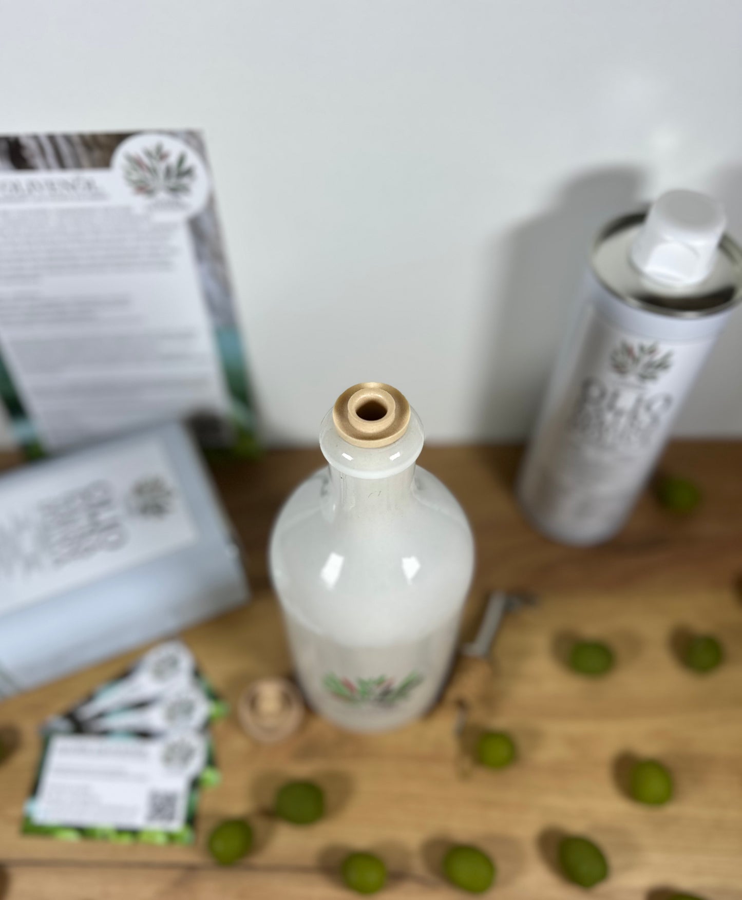 Ölflasche aus Steinzeug – 500 ml, cremeweiß, inkl. Ausgießer