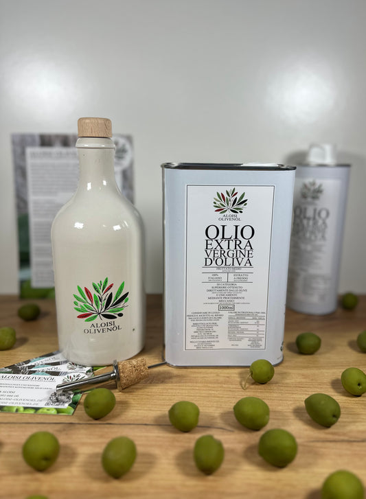 Ölflasche aus Steinzeug & Italienisches Olivenöl Extra Vergine – Kaltgepresst aus Kalabrien (1 l)